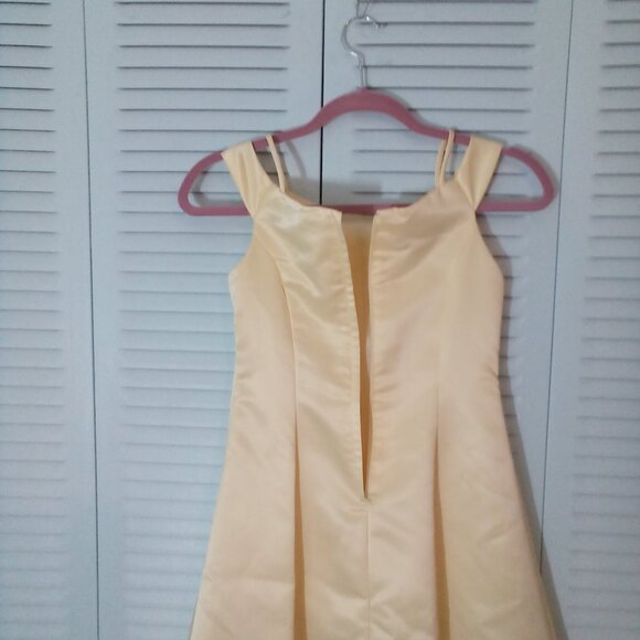 VTG JESSICA McCLINTOCK 10 PALE YELLOW SATIN OFF THE SHOULDER DRESS TULLE LINED - Picture 6 of 9
